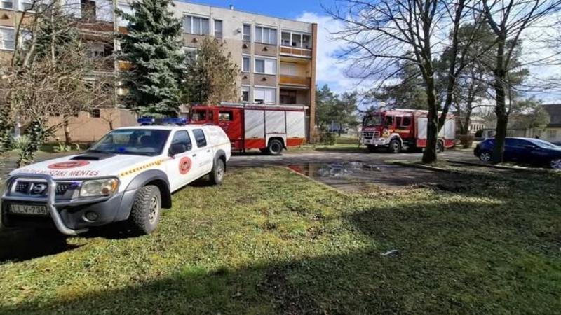 VAOL - Tűz ütött ki egy villanyóraszekrényben a Kodály lakótelepen Celldömölk városában - képek az eseményről.