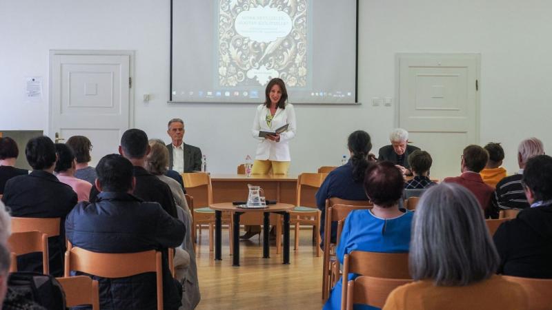 Különleges és egyedülálló kiadvány a magyar családnevek világáról.