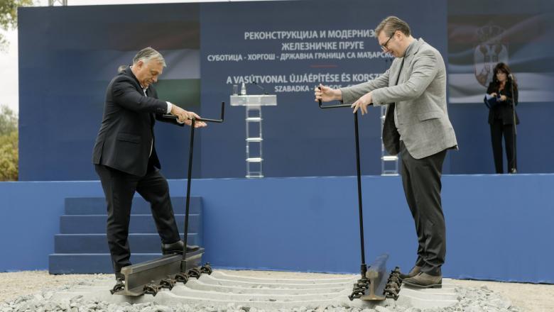 A Szabadka-Szeged vasútvonal pokoli kihívások elé állította Újváros lakóit, akiknek mindennapjai drámaian megváltoztak.