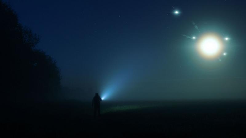 Feltűnt egy különös jelenség a Bakonyban: egy titokzatos UFO jelent meg! A legújabb, rejtélyes videó felkeltette a figyelmet, és sokakat elgondolkodtatott a felfedezés hátteréről. Mit rejthet a természet e különös látványa?