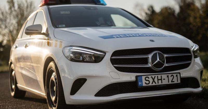 Egy teherautó lángra kapott az M1-es autópályán Biatorbágynál, ami komoly torlódást okozott az M5-ös és M7-es szakaszokon is. A forgalom jelentősen lelassult, így érdemes alternatív útvonalakat keresni a közlekedőknek.