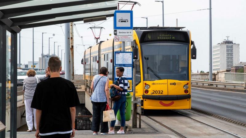 Egy nő rosszul lett a hőség miatt a Boráros téren.