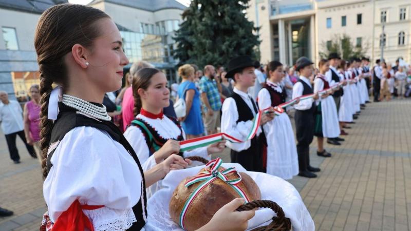 Augusztus 20. közeledtével érdemes elgondolkodnunk a programjainkon! Készüljünk fel az ünnepre, és nézzük meg, milyen időjárásra számíthatunk az esemény napján. Íme, egy kis ízelítő az előrejelzésekből, hogy még inkább kedvet kapjunk a tervezéshez!
