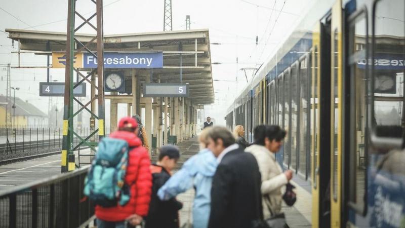 Füzesabony vasútvonalán pótlóbuszok szolgálják ki az utasokat.