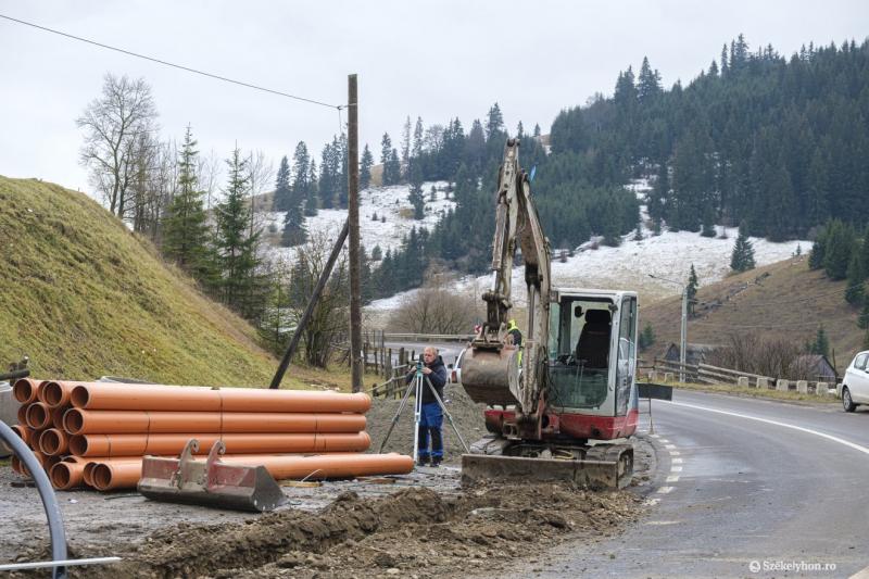 Gyergyóalfaluban egyedülálló mértékű infrastrukturális fejlesztésekre készülnek. A helyi vezetés ambiciózus tervekkel állt elő, amelyek célja a település korszerűsítése és a lakosság életminőségének javítása. A projekt várhatóan jelentős hatással lesz a k