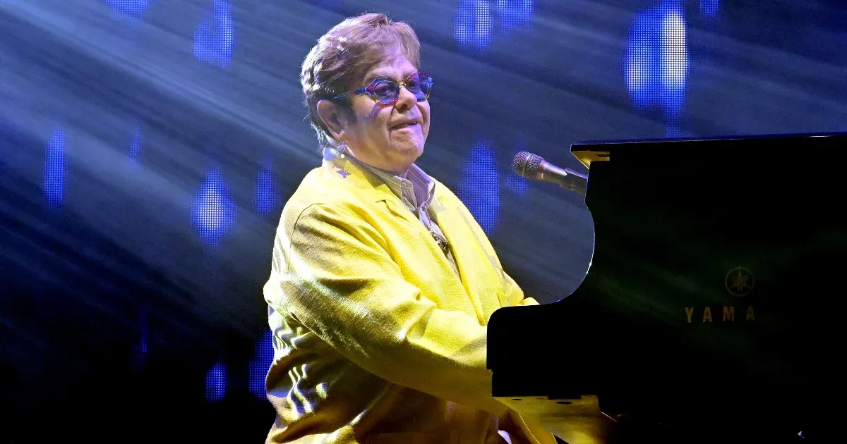 Elton John már több mint négy hónapja kénytelen élni a látásának elvesztett részével, mivel fél szemére már nem lát.