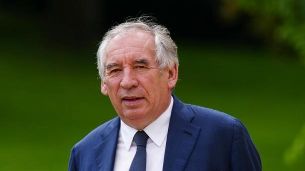 Az új francia miniszterelnök François Bayrou | TRT Magyar

François Bayrou, az újonnan kinevezett francia miniszterelnök, jelentős politikai tapasztalattal és ambiciózus tervekkel érkezett a posztra. A politikai életben betöltött szerepe és a közéleti elk