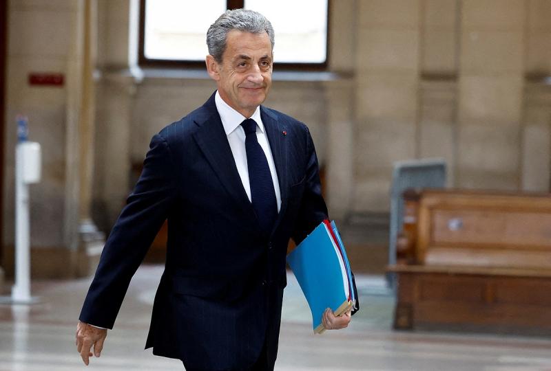 Nicolas Sarkozynek kötelező nyomkövetőt viselnie.