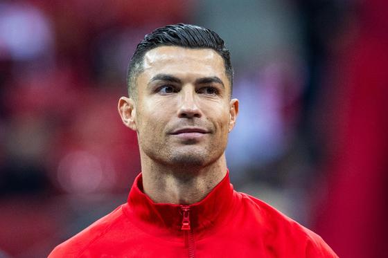 Cristiano Ronaldo családjával Lappföldre utazott, hogy együtt ünnepeljék a karácsonyt. A híres focista varázslatos téli tájakon élvezte a családi együttlétet, amelyről egy videó is készült.