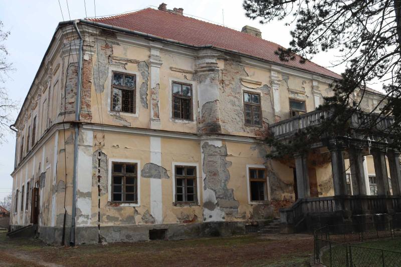 Megkezdődött a szilágynagyfalui Bánffy-kastély grandiózus felújítása.