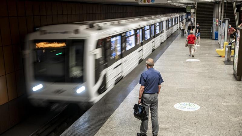 A BKV visszakozott, és mindössze a kocsiszekrények újragyártása mellett döntöttek az oroszok.