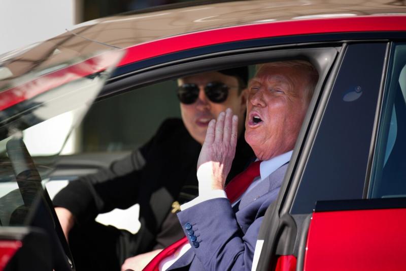 Trump is beszállt a Tesla körüli vitába.