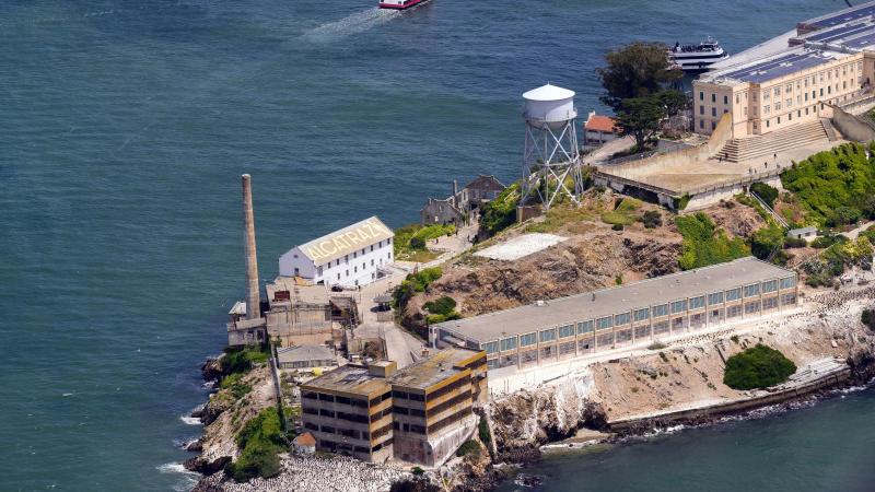 Donald Trump tervei között szerepel, hogy újból megnyitná az Alcatraz börtönt. A volt elnök szerint a híres börtön újrahasznosítása nemcsak turisztikai vonzerőt jelentene, hanem lehetőséget adna a történelem iránt érdeklődők számára is, hogy közelebbről m