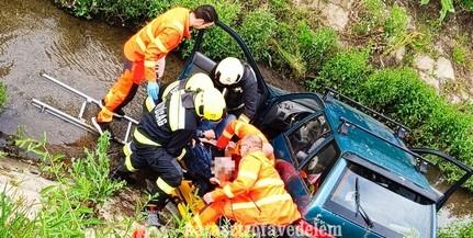 Pécsett egy személyautó váratlanul a vizesárokba csúszott.