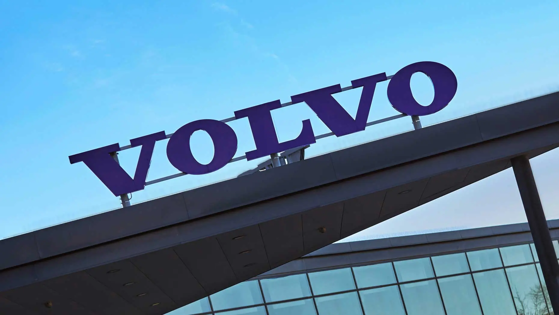 Megbicsaklott az autóipar? - Több ezer munkavállaló elbocsátása a Volvo-nál