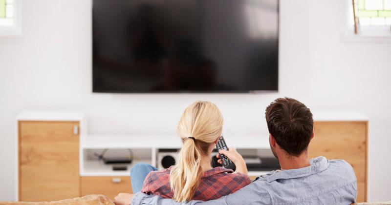 A TV2-t meztelenkedés miatt büntetik, ami jelentős anyagi veszteségeket okoz számukra.