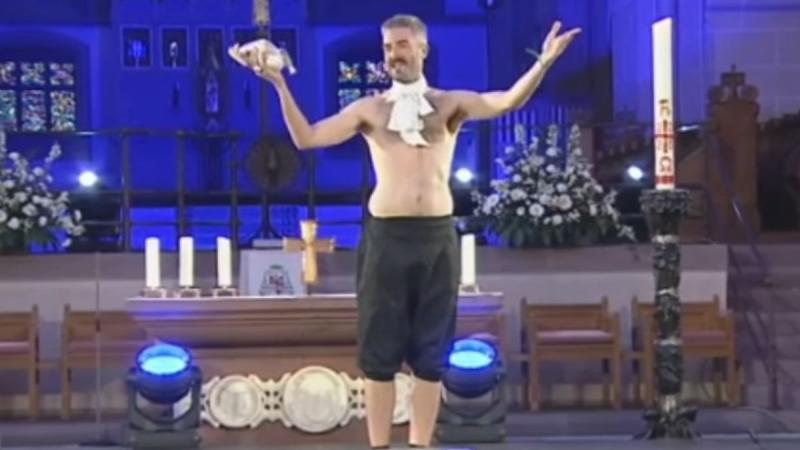 Sajnos nem valami tréfáról van szó: pelenkás csirkék (!) és félmeztelen férfiak (!) miatt kért elnézést a német katolikus egyház.