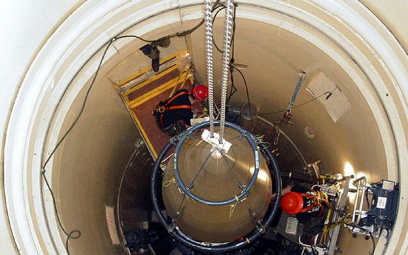 Az NAÜ (Nemzetközi Atomenergia Ügynökség) legfrissebb jelentése szerint Irán továbbra is növeli dúsított urán készleteit, ami aggodalomra ad okot a nemzetközi közösség számára.