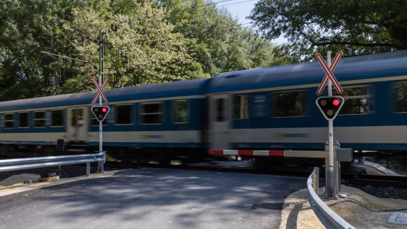 A MÁV különleges intézkedéseket vezetett be a hőségriadó időszakára, hogy megkönnyítse az utasok helyzetét.