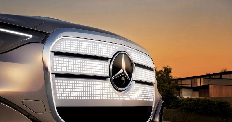 A Mercedes egy különleges hűtőmaszkkal rukkol elő, amely fénylő megjelenésével igazi figyelemfelkeltővé válik.