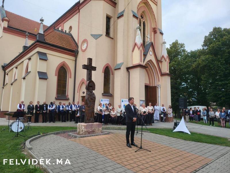Szent István Napok a Fák Ágai Alatt