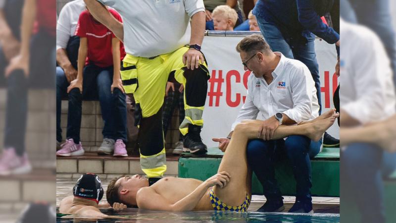 Úgy tűnt, mintha megállt volna az idő, amikor a KSI vízilabdázóját a mentő szállította el a meccsről. A feszültség szinte tapintható volt a levegőben, ahogy mindenki aggódva figyelte a történteket.