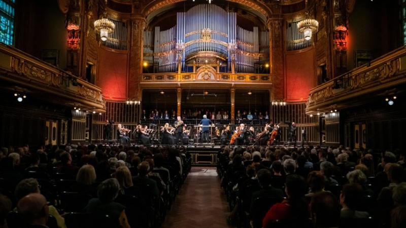 Megkezdődik a Liszt Születésnapi Fesztivál a Zeneakadémián, ahol a zene világának csodái életre kelnek. A rendezvény során a klasszikus zene kedvelői egyedülálló előadásokat és különleges programokat élvezhetnek, amelyek méltóképpen ünneplik a híres zenes