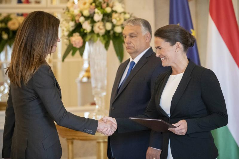 Lázár új megvilágításba helyezte a kegyelmi ügy történetét, ezzel pedig nyíltan szembeszállt Orbán véleményével is.