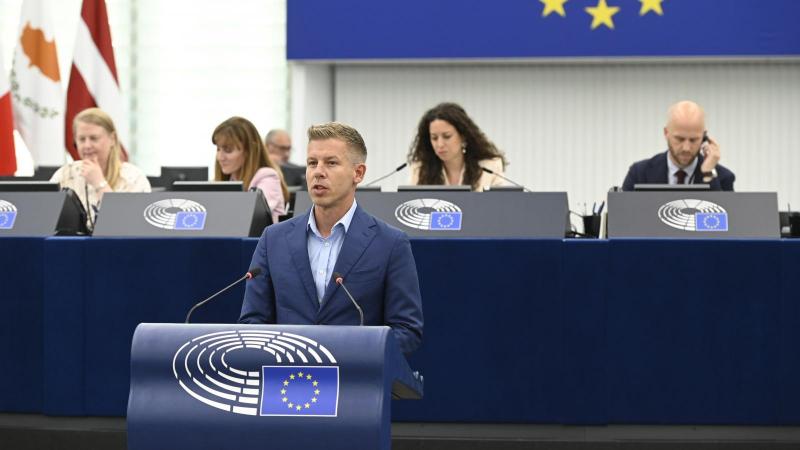 Magyar Péter: Kétségtelen, hogy Lázár János 2015 és 2018 között betöltött miniszteri posztja alatt titkosszolgálati szakembereket delegáltak Brüsszelbe.
