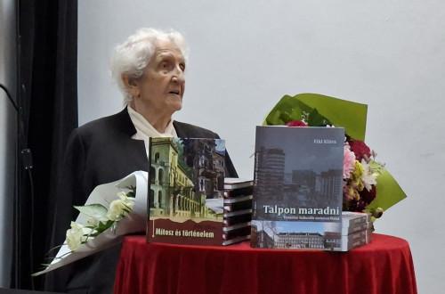 Ez a mű egy különleges Monarchia-regény, amely a haza iránti szeretetet és a szépség varázsát ötvözi!
